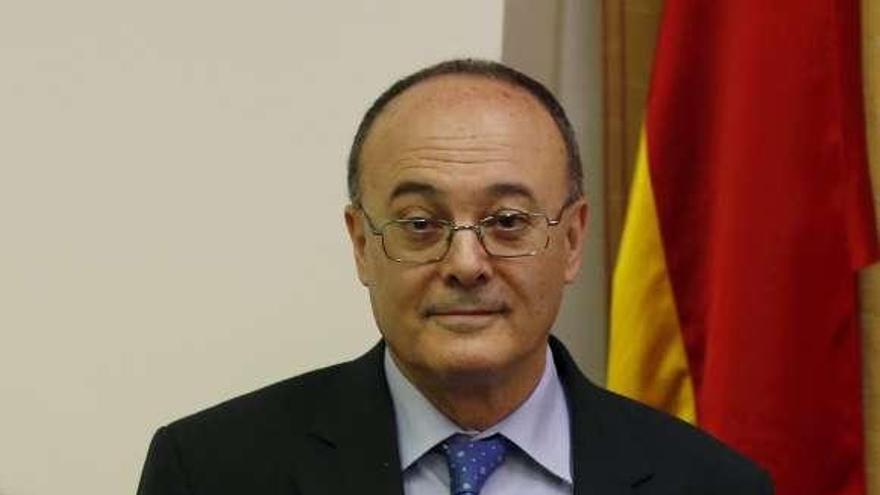 El gobernador del Banco de España, Luis María Linde. / sergio pérez