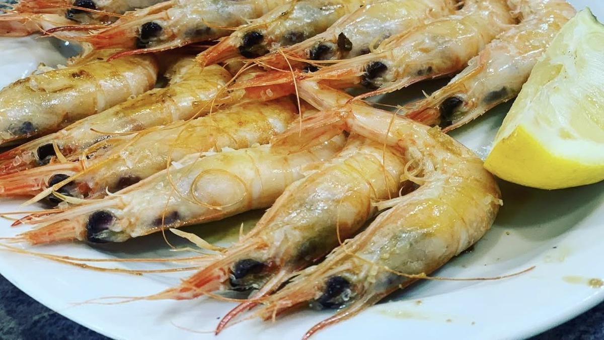 Un plato de gambas de la marisquería Los Crustáceos.