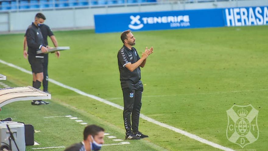 Fran Fernández dirigió ayer su primer partido oficial como entrenador del CD Tenerife.