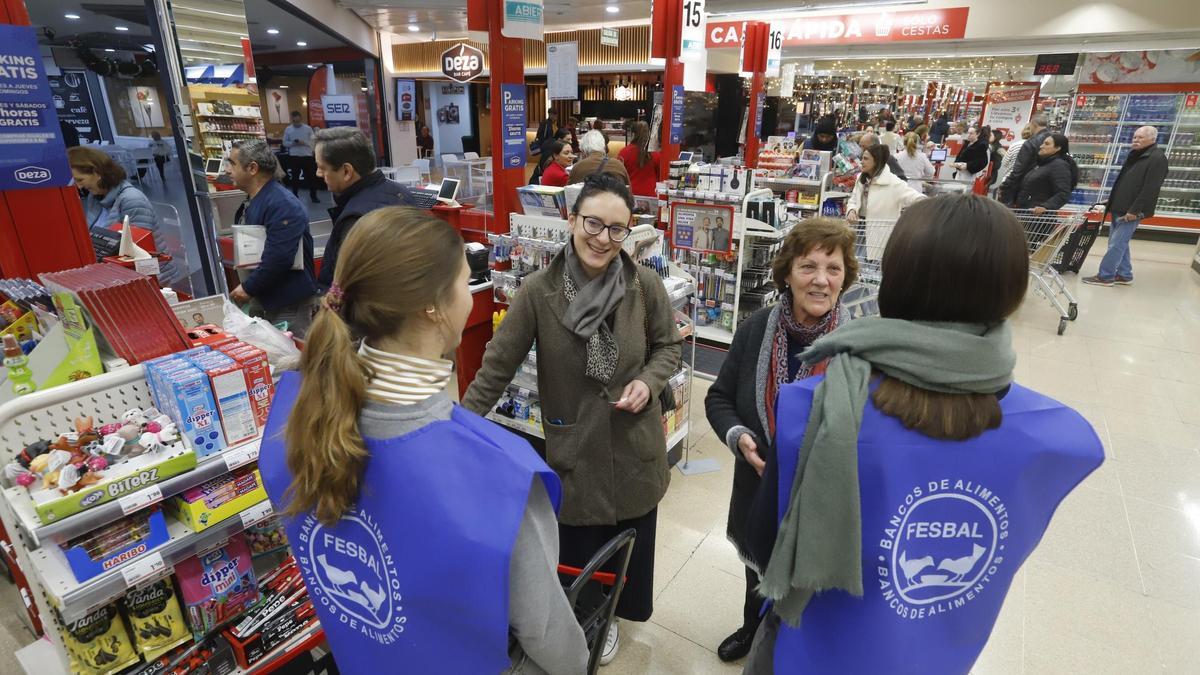 'Gran recogida' en supermercados Deza.