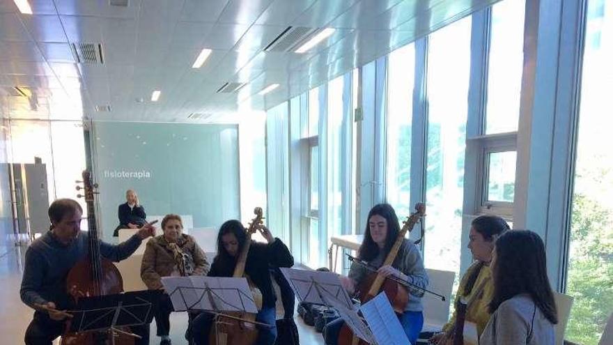 El quinteto durante su actuación en A Parda. // FdV