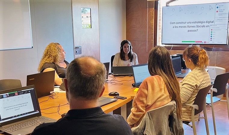 Una de las formaciones a comerciantes de Cornellà en el Citilab.