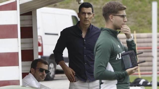 El presidente ejecutivo, José Riestra, sentado a la izquierda, junto a Israel Villaseñor, director de gestión deportiva, y el analista Enrich Blanch, a la derecha. | LUISMA MURIAS