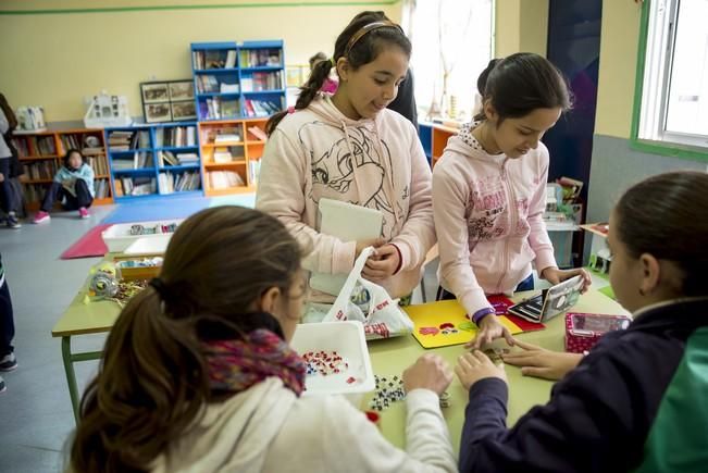 Reportaje al rastrillo organizado por alumnos ...