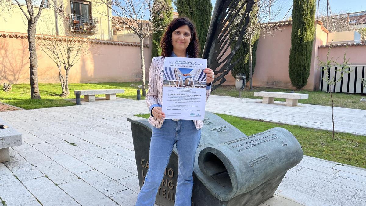 Esther de Andrés anunciando el plazo de preinscripción para el Programa de Viajes de Ocio y Tiempo Libre para Mayores 2026