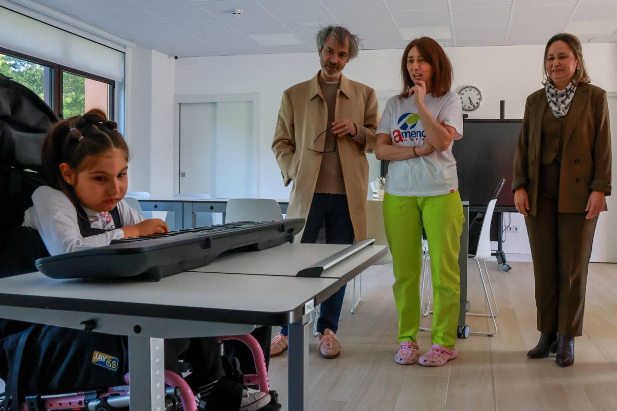 El pianista James Rhodes visitó el centro Princesa Letizia.