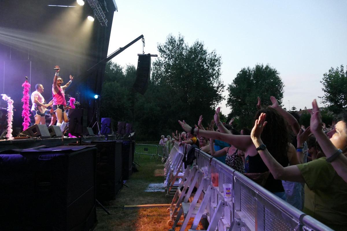 EN IMATGES | L’Orquestra Di-Versiones i Els Catarres captiven milers de persones a la tercera Bertranada Fest