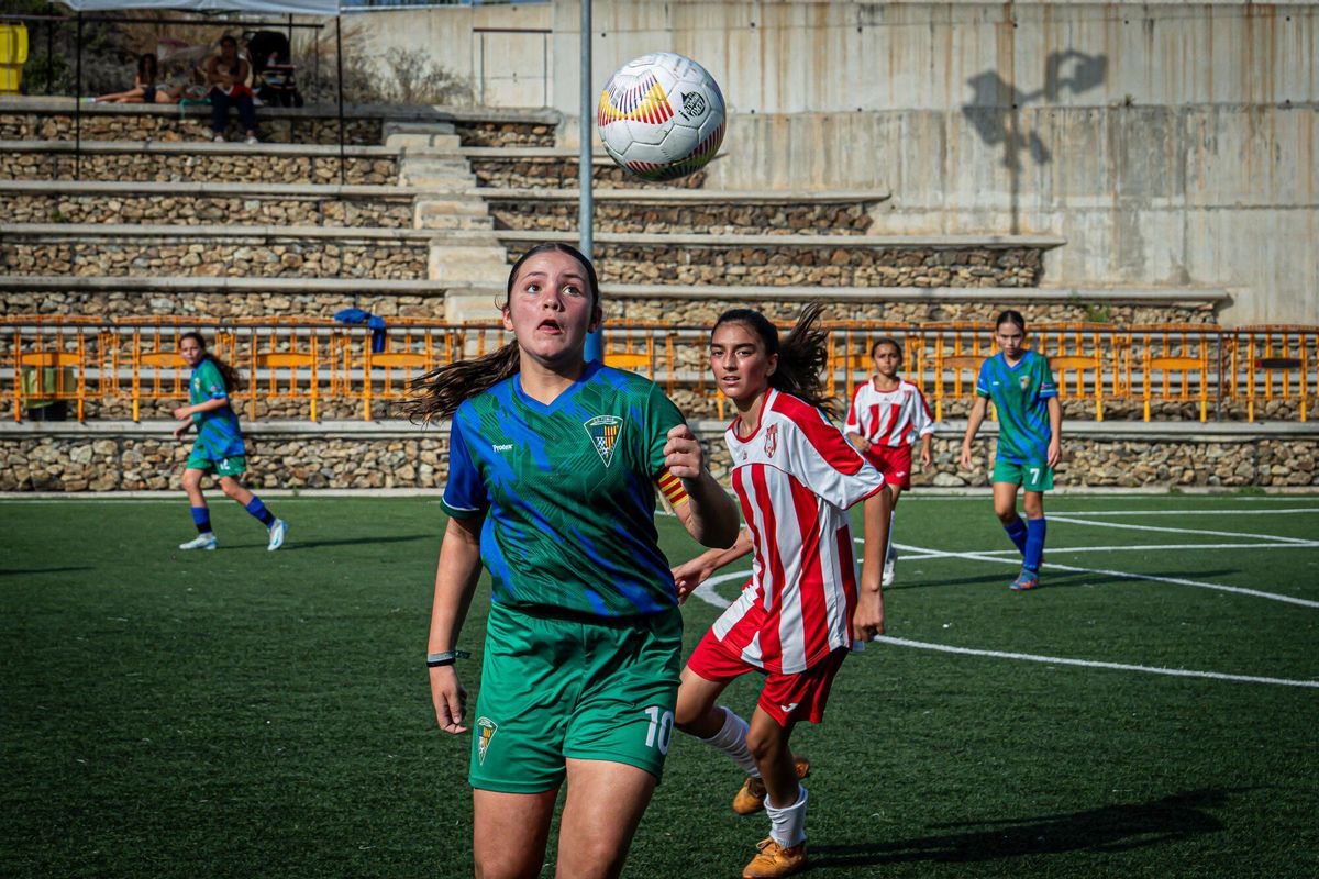 Las niñas gitanas lideran el cambio del fútbol femenino en La Mina