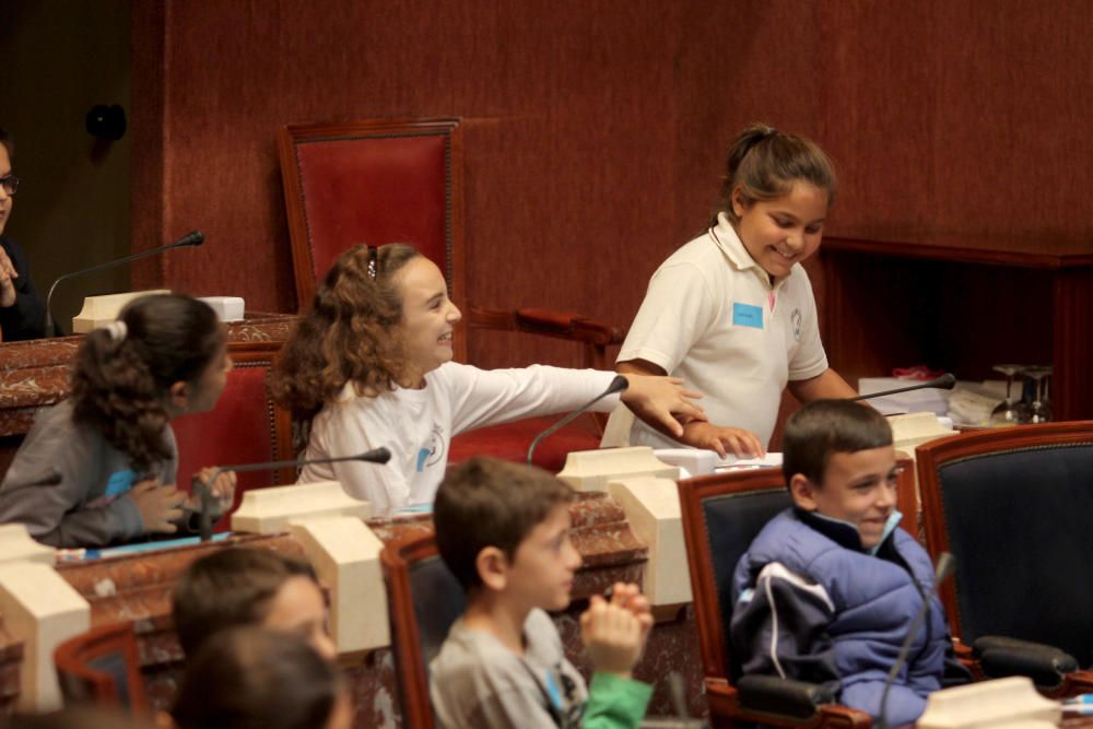 Pleno infantil en la Asamblea Regional