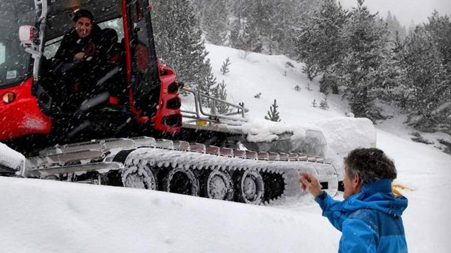 La nieve dificulta el tráfico en el Pirineo y obliga al uso de cadenas