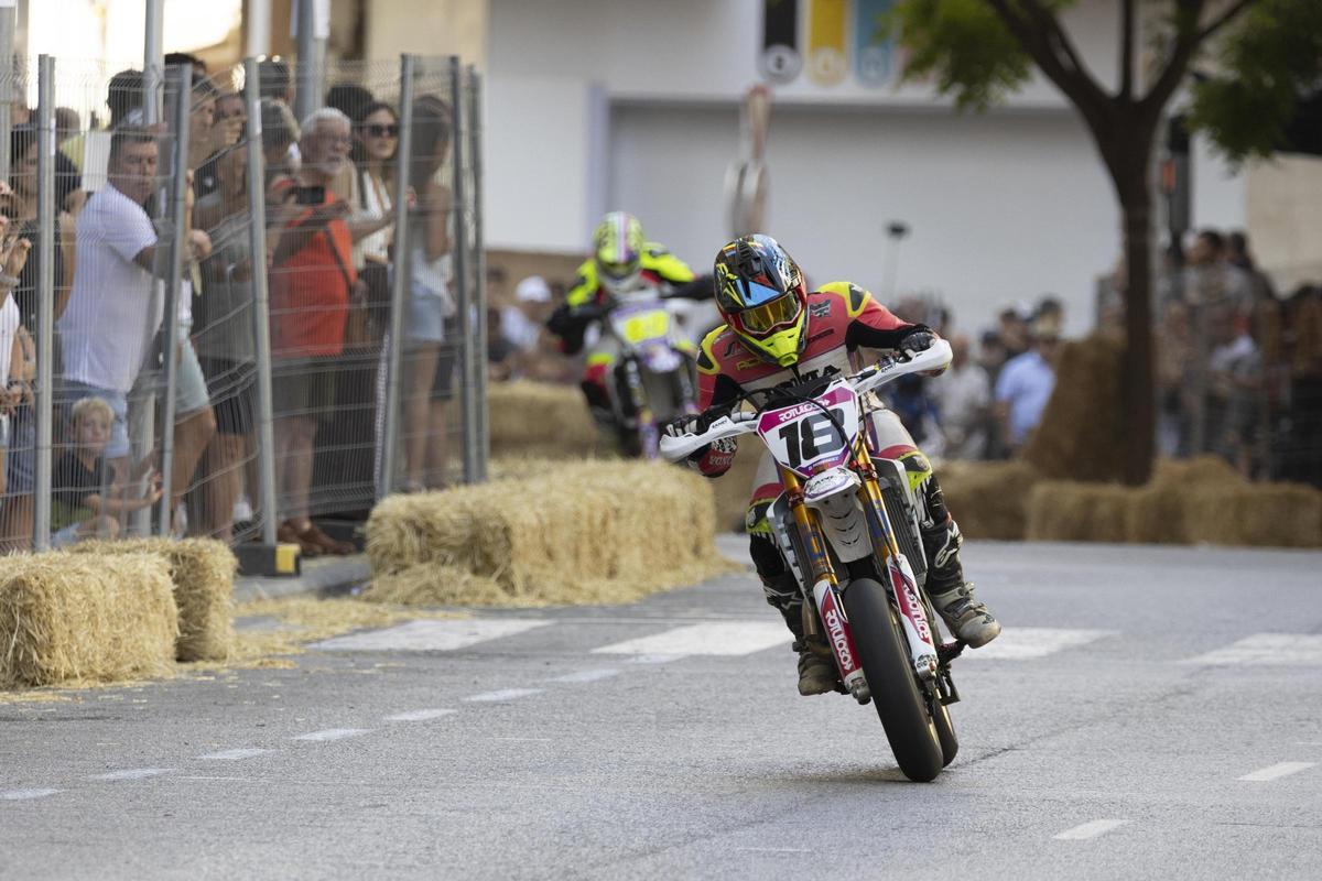 Todas las imágenes de la 73ª edición de la carrera urbana de motos de Xàtiva