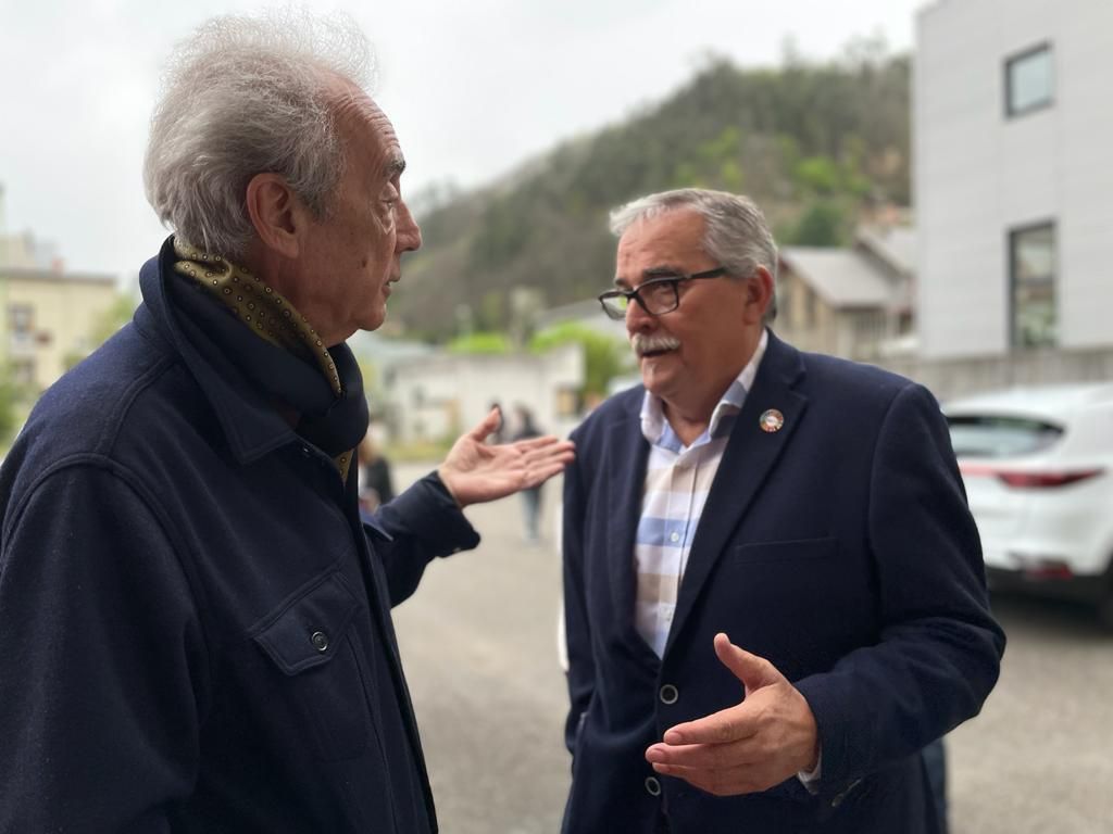 Encuentro de Juan José Millás con un millar de lectores, en Mieres.