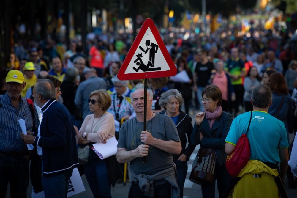 Unes 350.000 persones assisteixen a la manifestació contra la sentència de l'1-O a Barcelona