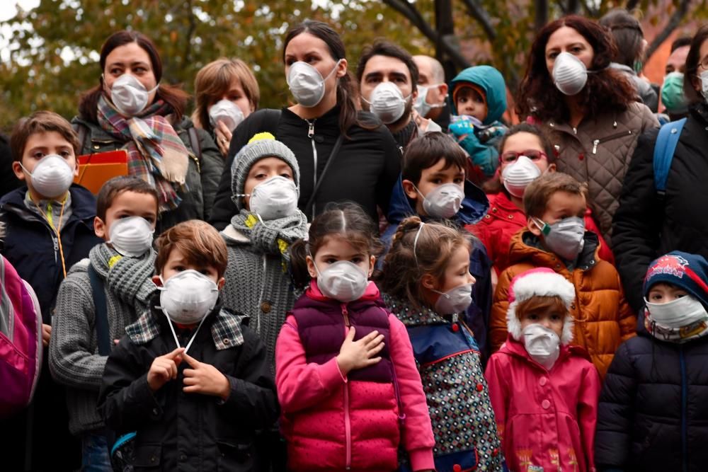 La comunidad educativa exige que se paralicen las obras en el centro los días lectivos - Alertan de que los operarios trabajan con amianto