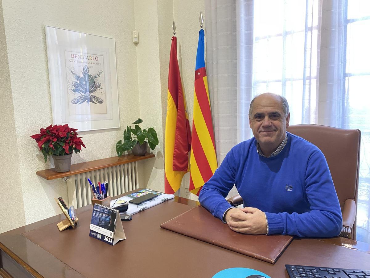 El alcalde de Benicarló, Juanma Cerdá, en su despacho.