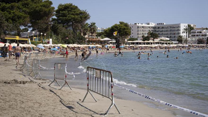 La zona de la playa de es Canar que está cerrada al baño. 