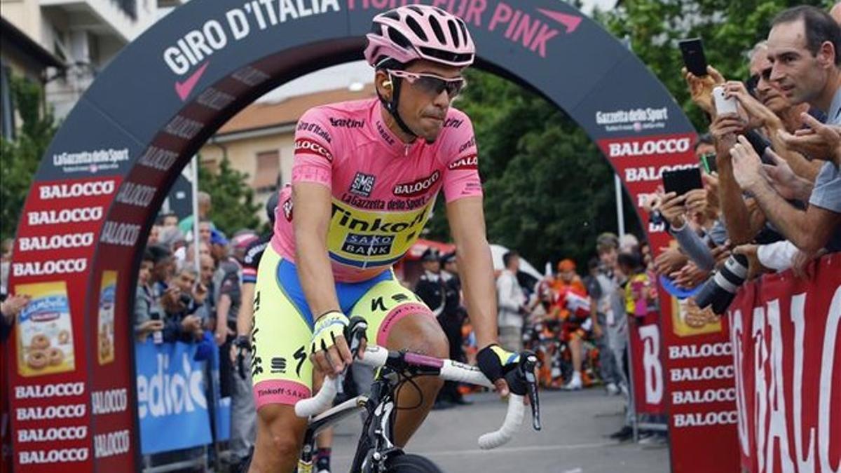 Contador toma la salida en la séptima etapa del Giro