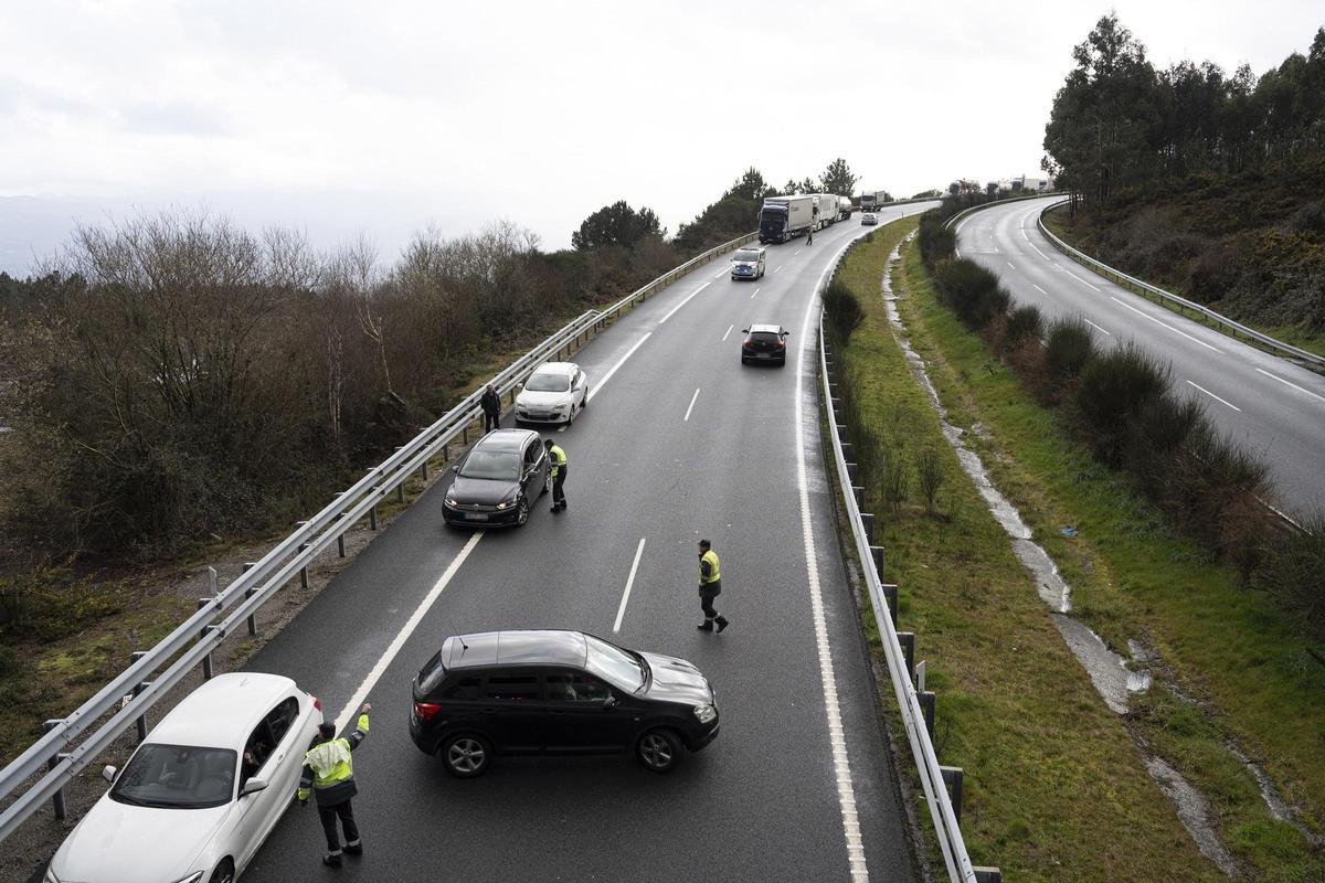 Accidente múltiple en la AP-52 con más de una decena de coches implicados