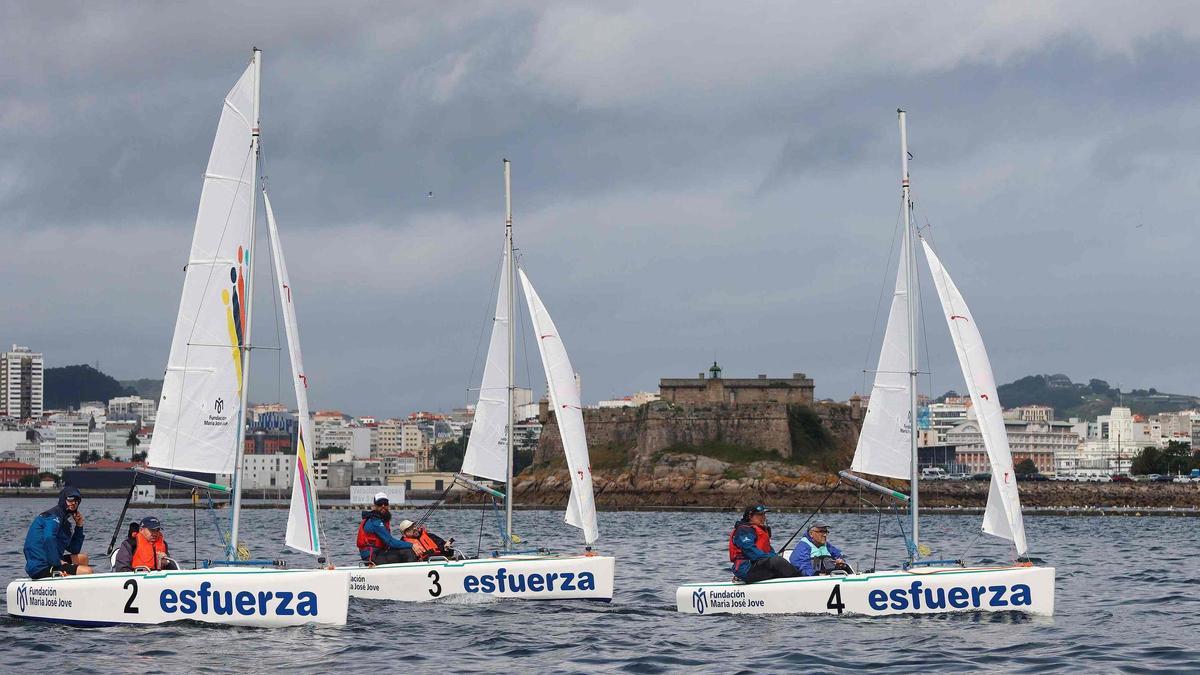 Participantes en la competición de vela con acompañante en una edición pasada del Open Naútico Esfuerza.