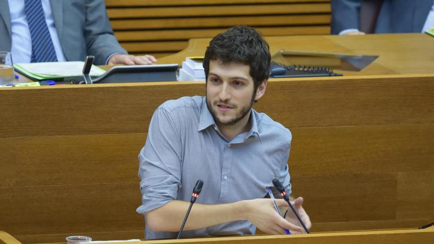 Antonio Estañ, en las Corts Valencianes.