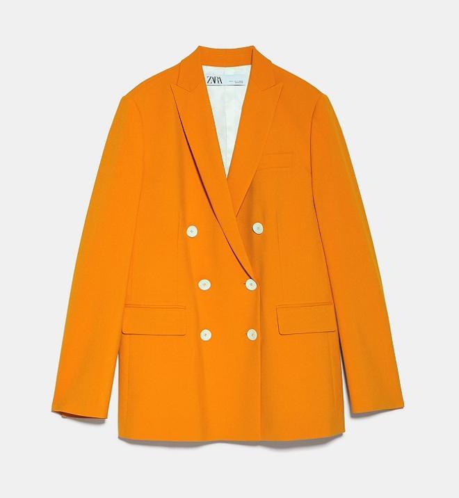 Blazer cruzada en naranja de lo nuevo de Zara