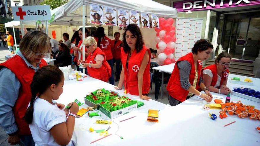 Participantes en el taller organizado por la Cruz Roja. // Iñaki Abella