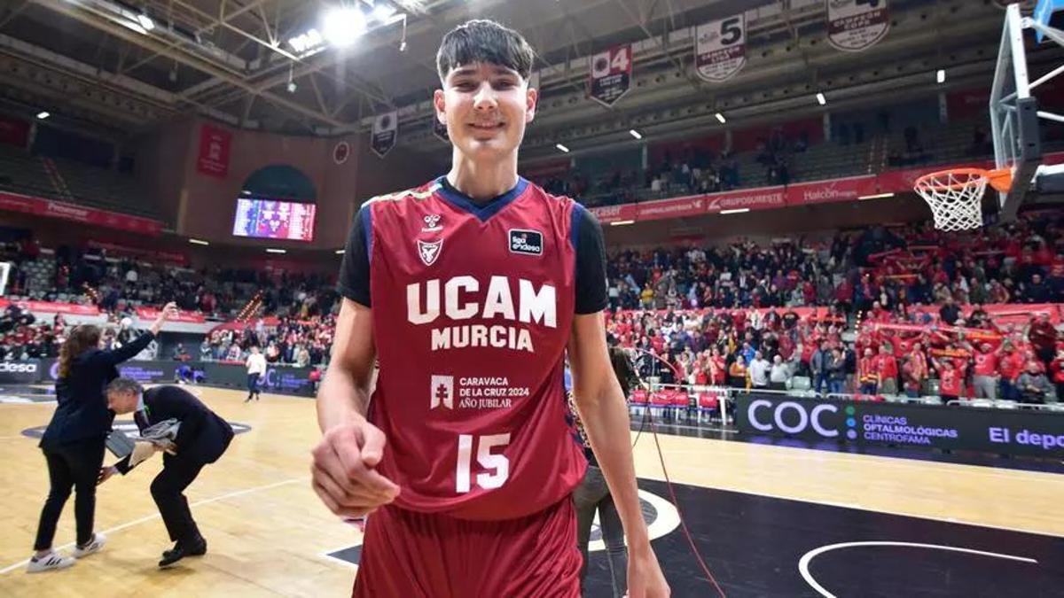 Fabián Flores tras un partido con el UCAM Murcia CB