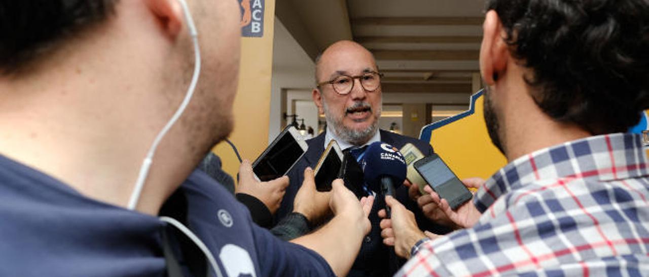 Enrique Moreno, presidente del Gran Canaria, atendiendo a los medios de comunicación el pasado miércoles.