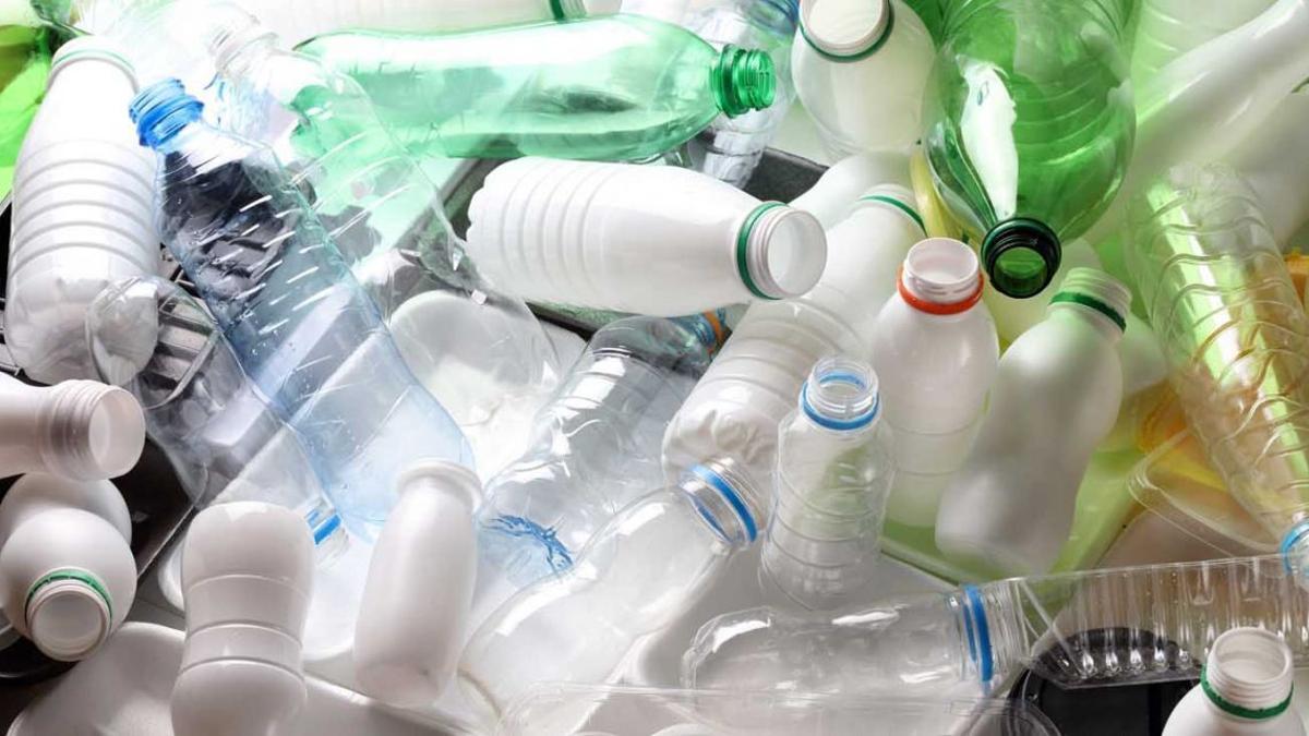 RECICLAJE DE PLÁSTICO . BASURA