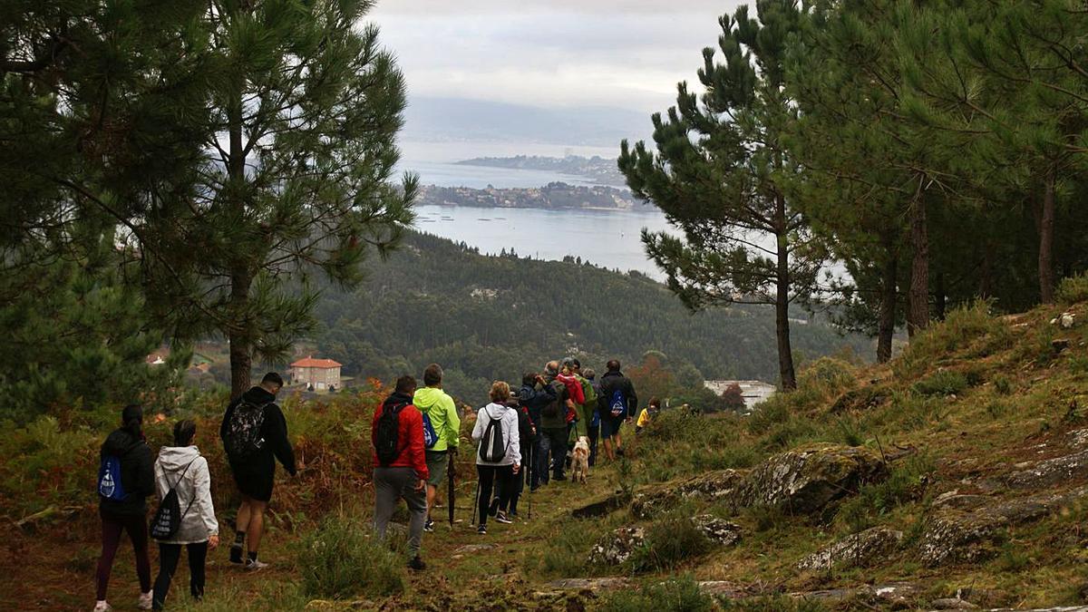 40 persoas participaron na primeira das rutas, “Chan da Lagoa-Baíña”,celebrada o pasado domingo.   | // D.P.