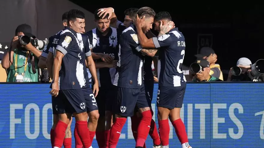 Sergio Ramos, Óliver Torres y Canales dan lustre a los Rayados de Domènec Torrent