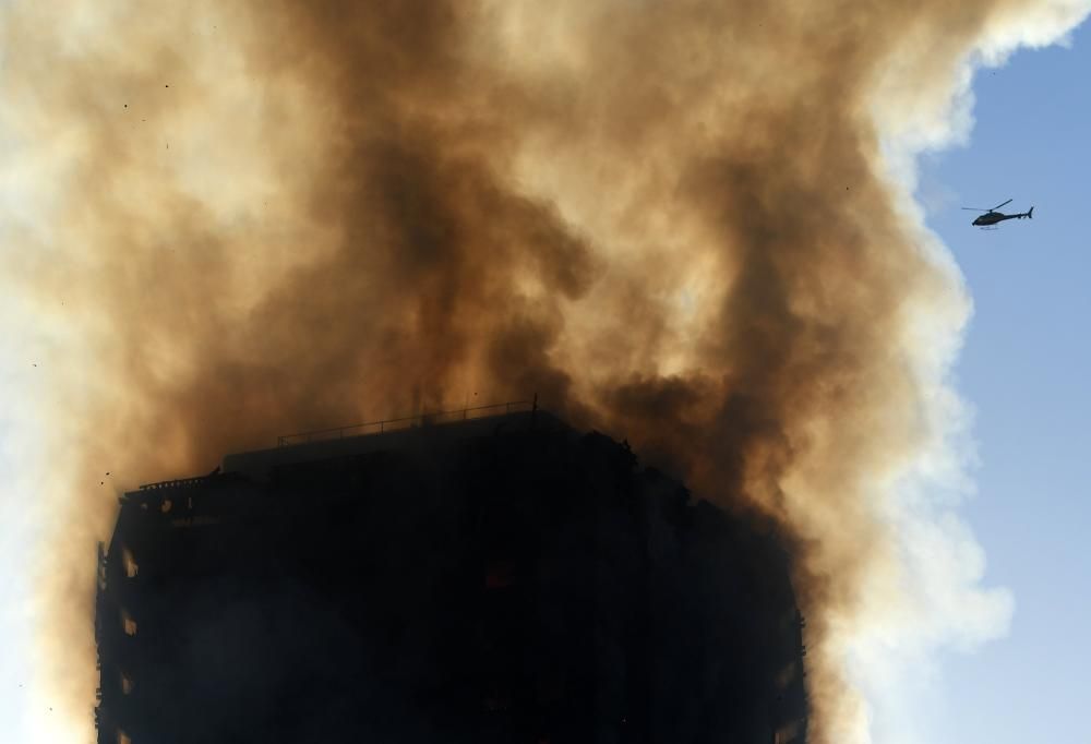 Incendio en un edificio de 24 plantas en Londres