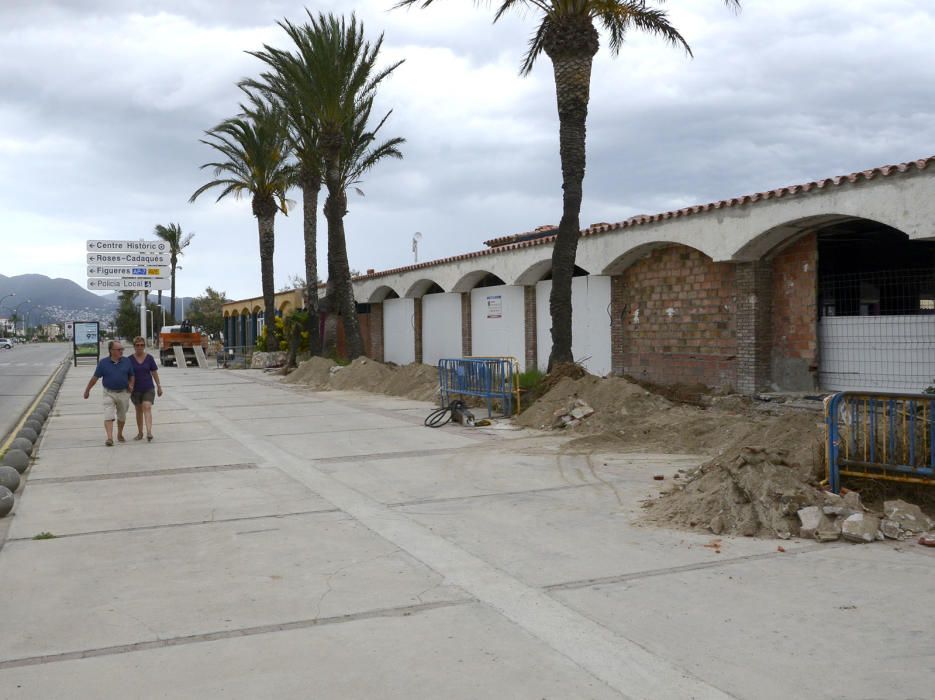 Obres als locals de la platja d'Empuriabrava