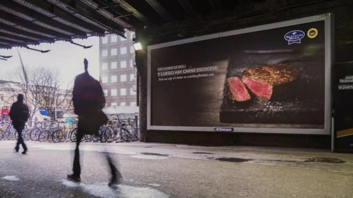 Publicidad de carne en un espacio público