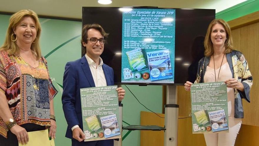 Marina García Ponce, Mario Muñoz y Carmen Casero presentan el plan de verano del Consorcio e Transportes.