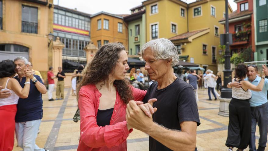 En imágenes | Exhibición de Tango en la plaza Trascorrales