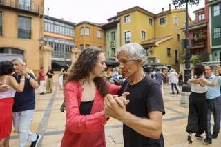 En imágenes | Exhibición de Tango en la plaza Trascorrales