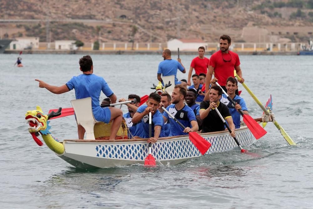 Los jugadores del FC Cartagena en el Club de Regat