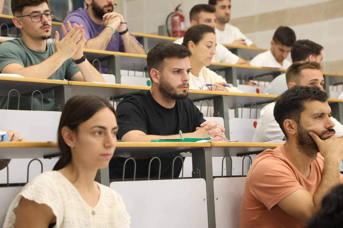 Más de 2.400 aspirantes a maestro se examinan en Córdoba