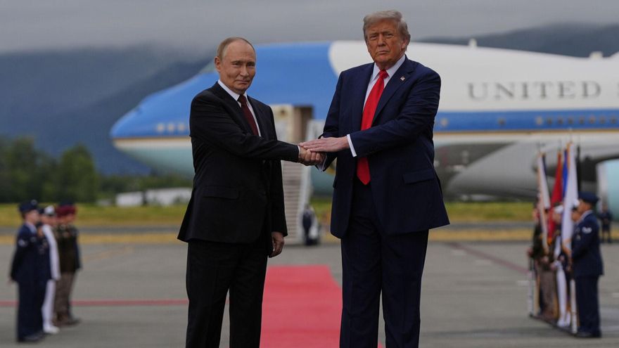 Trump pone la alfombra roja y recibe con honores a Putin tres años después de invadir Ucrania