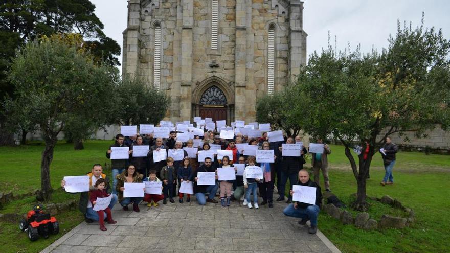 Los vecinos escenificaron la unidad del movimiento reivindicativo en Lourizán