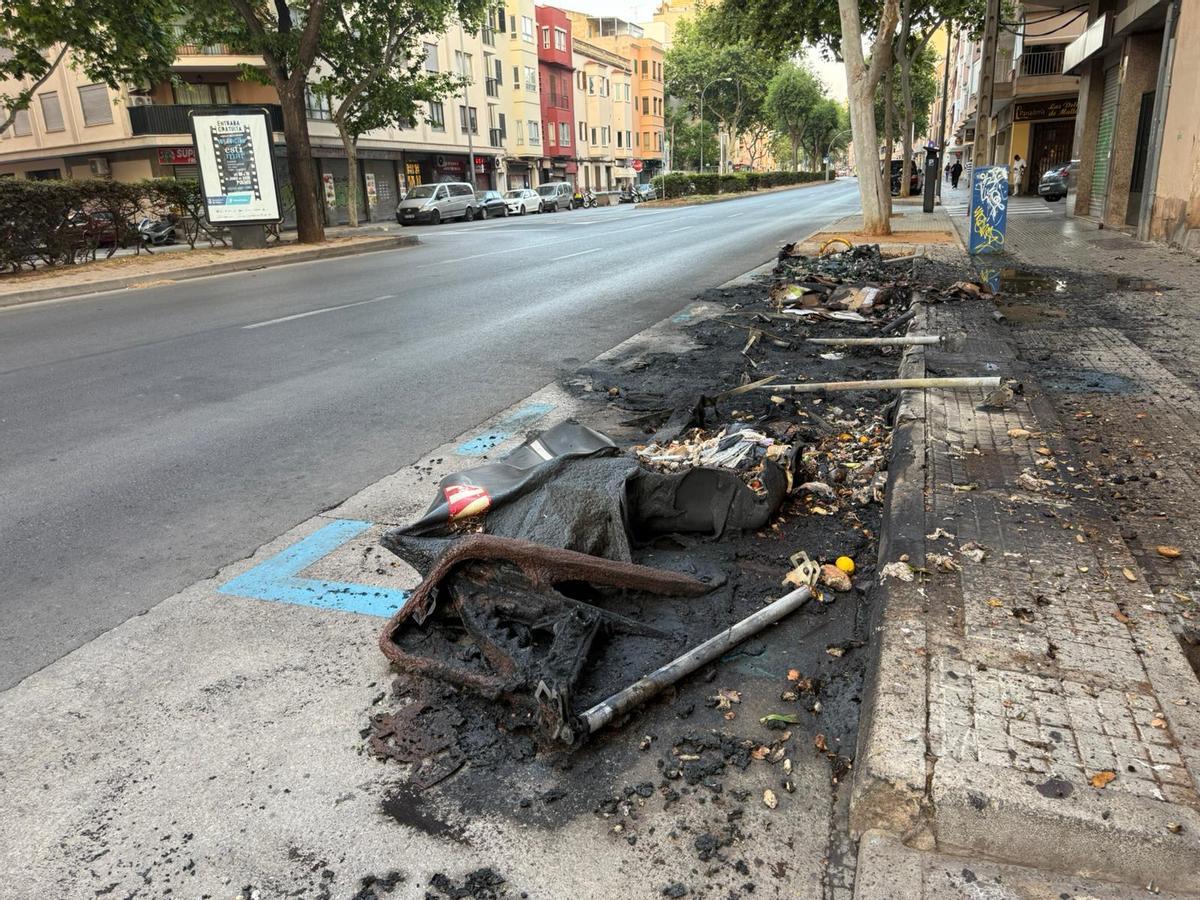 Los contenedores han quedado destruidos.