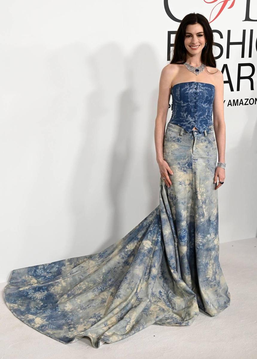 Anne Hathaway en los CFDA 2023