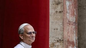 El papa León XIV reza su primer Regina Caeli en la Basílica de San Pedro
