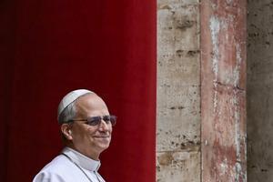 El papa León XIV reza su primer Regina Caeli en la Basílica de San Pedro
