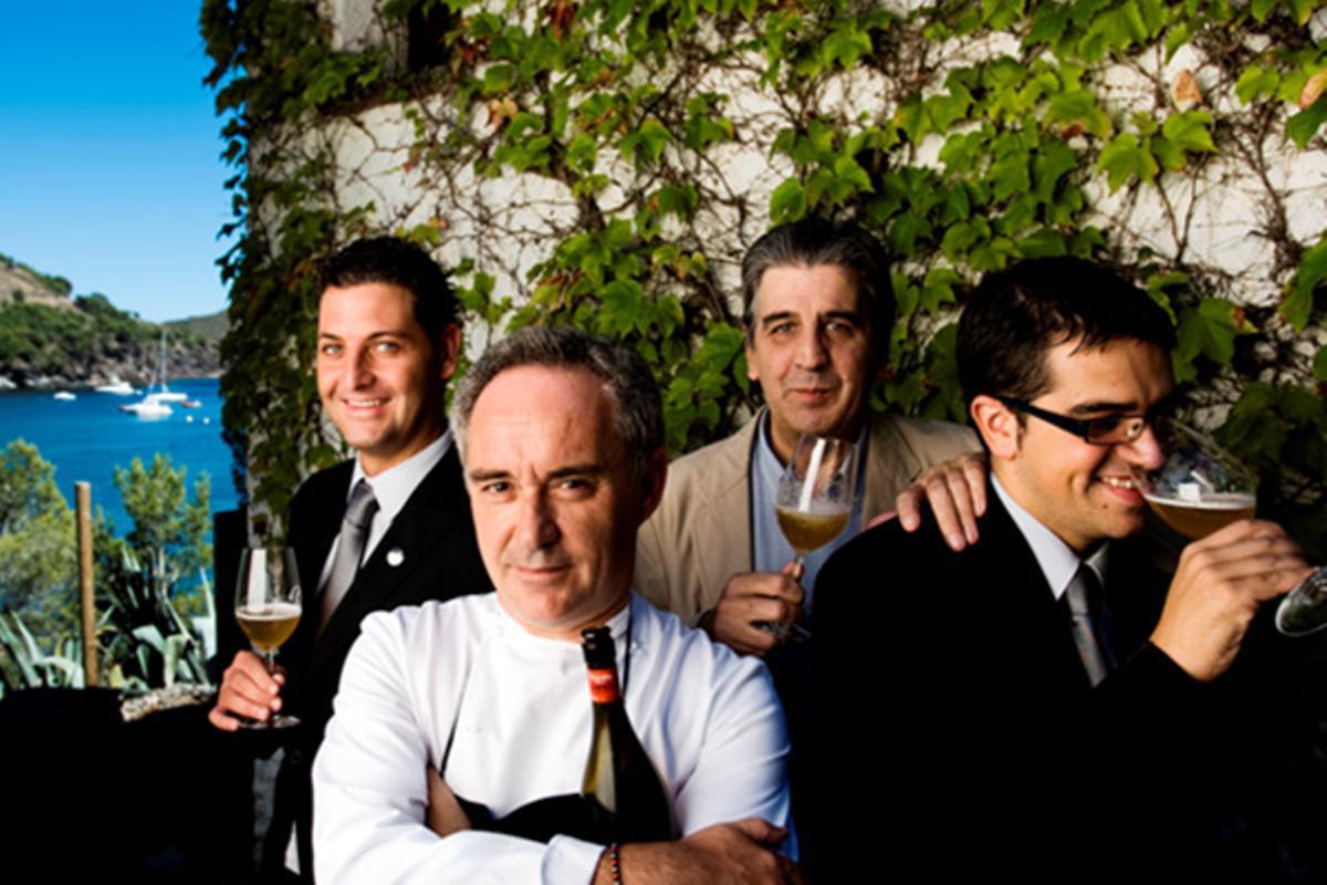 Un joven David Seijas junto a Ferran Adriá y el equipo de 'elBulli'