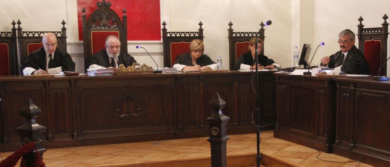 Los magistrados de la Audiencia de Zamora y el fiscal de Violencia de Género en un juicio de 2012.