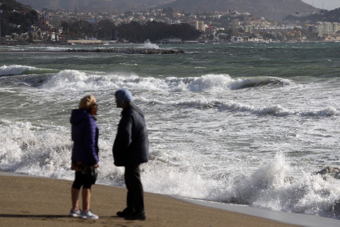 Temporal costero en Málaga, que está en alerta amarilla por viento y oleaje