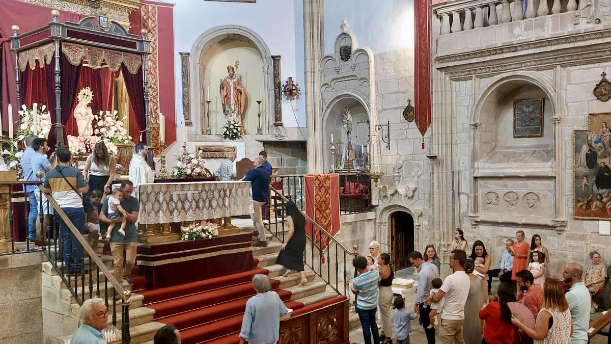Presentación de los recién nacidos a la Virgen de la Victoria, el año pasado.