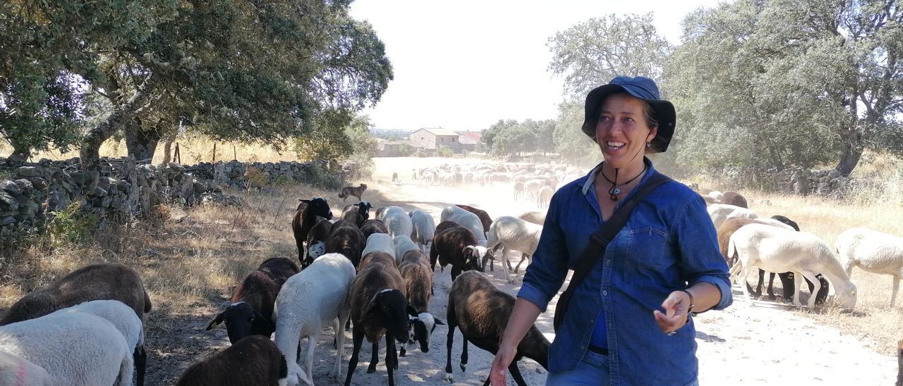 ALMUDENA, GANADERA DE ARGAÑÍN